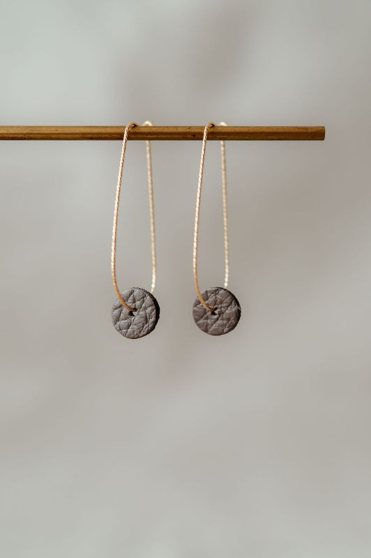 Oorbellen moo swing*leer gold filled