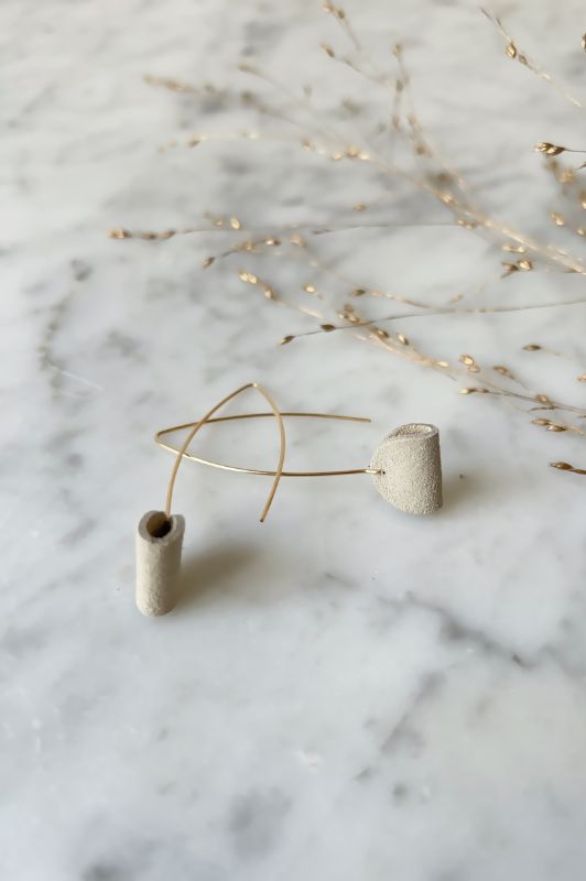 Sample sale* oorbellen my other half* suede beige