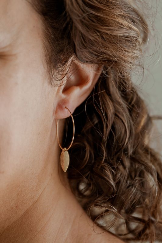 Sample sale* oorbellen single leaf * gold filled only