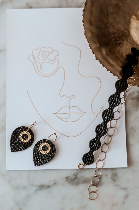 Earrings see through little love*leather gold filled