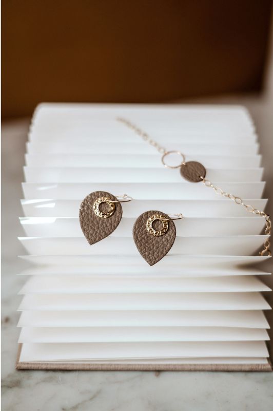 Earrings see through little love*leather gold filled